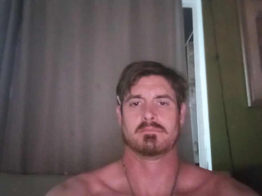 Jonny_6969's Offline Chat Room