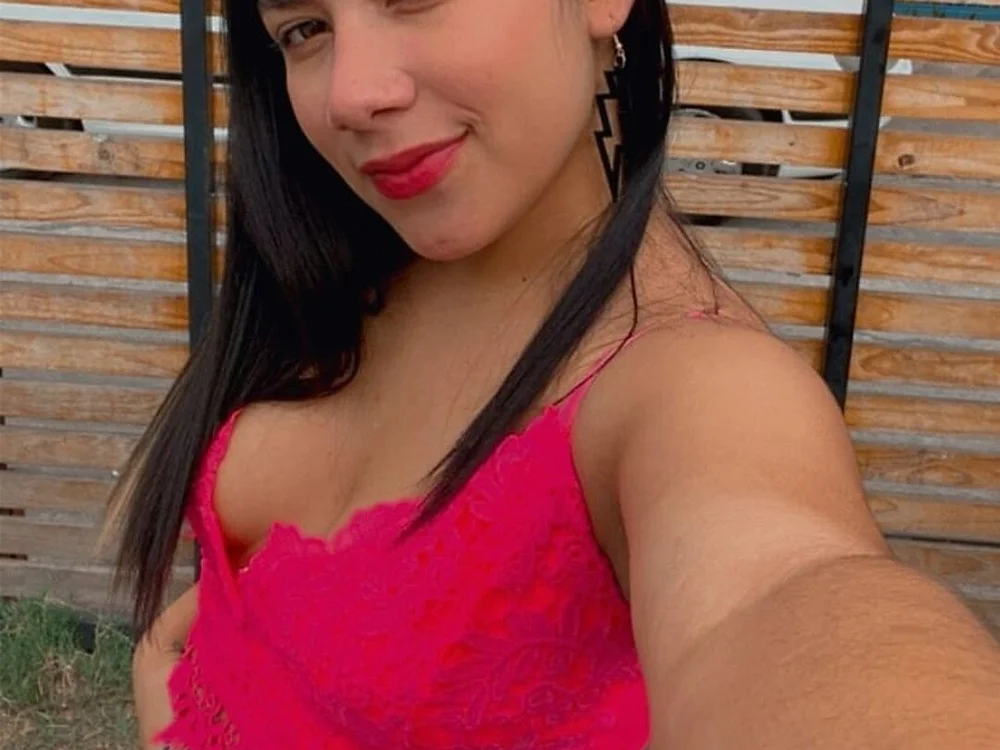 Sara_castillo1's Offline XXX Chat