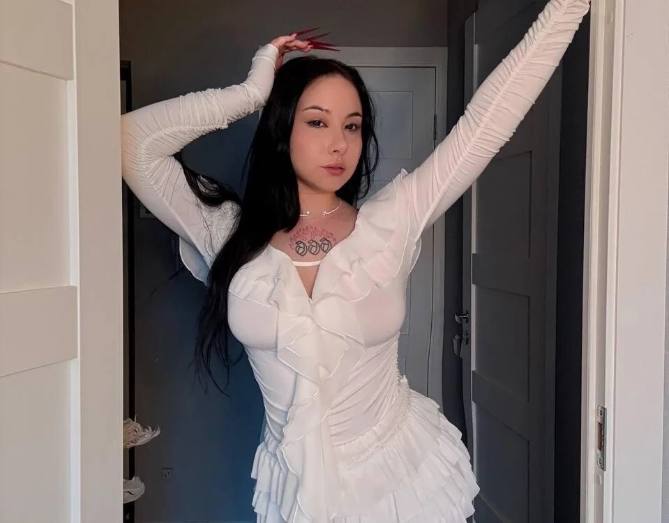 AdeleYemeLove offline XXX-chat