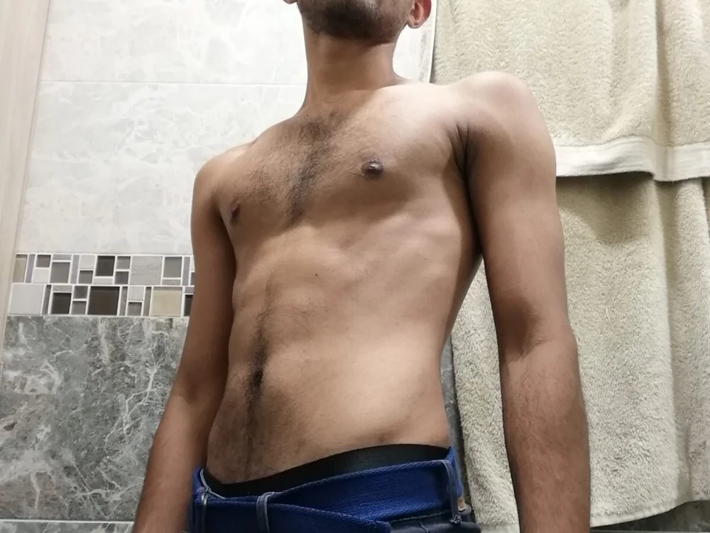 julian_xxx1's Offline XXX Chat