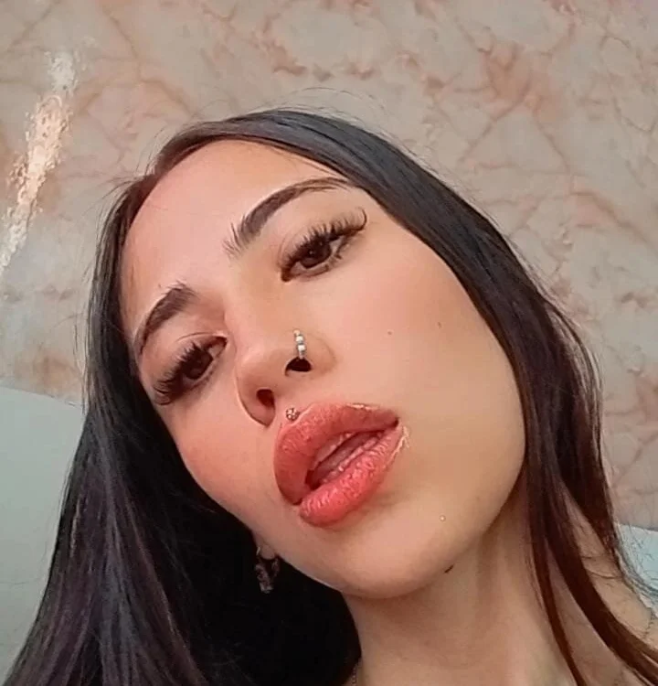 Antonela_thomson Adlı Modelin Çevrimdışı XXX Sohbeti