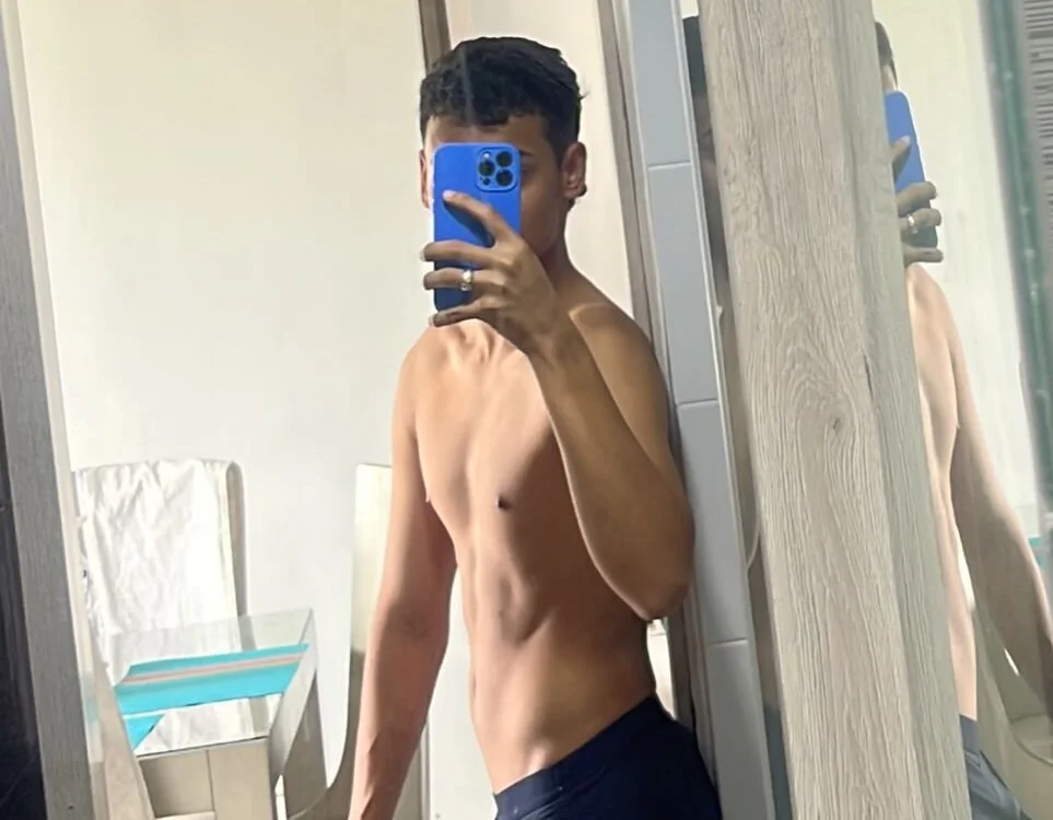 Hotlatinnking_ 離線 XXX 聊天