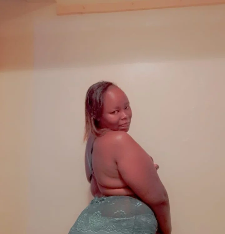 tilda_naughty 離線 XXX 聊天