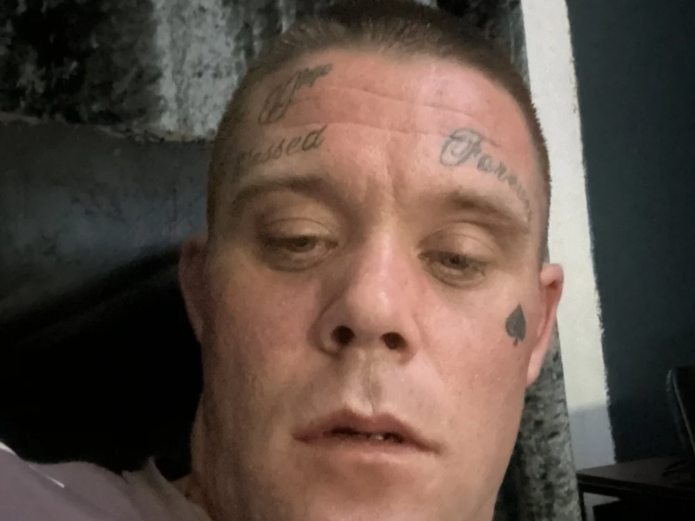Tommyboiii32 Adlı Modelin Çevrimdışı XXX Sohbeti
