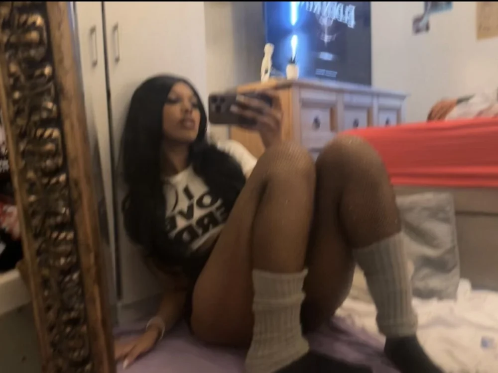 Coco_maiden's Offline Chat Room