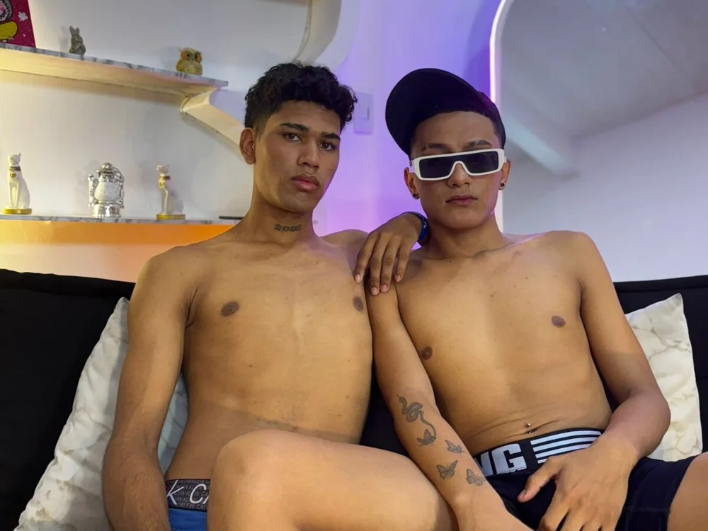 AVENGER_BOYS' Offline Chat Room