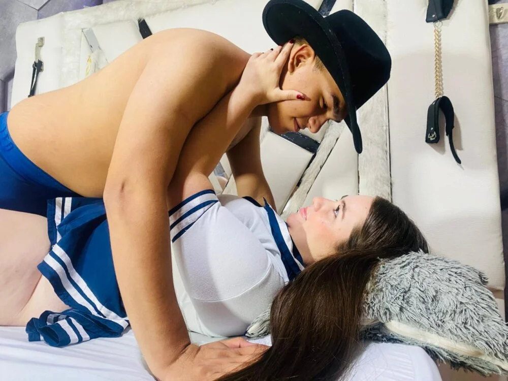 EvelynAndMason Offline XXX-Chat