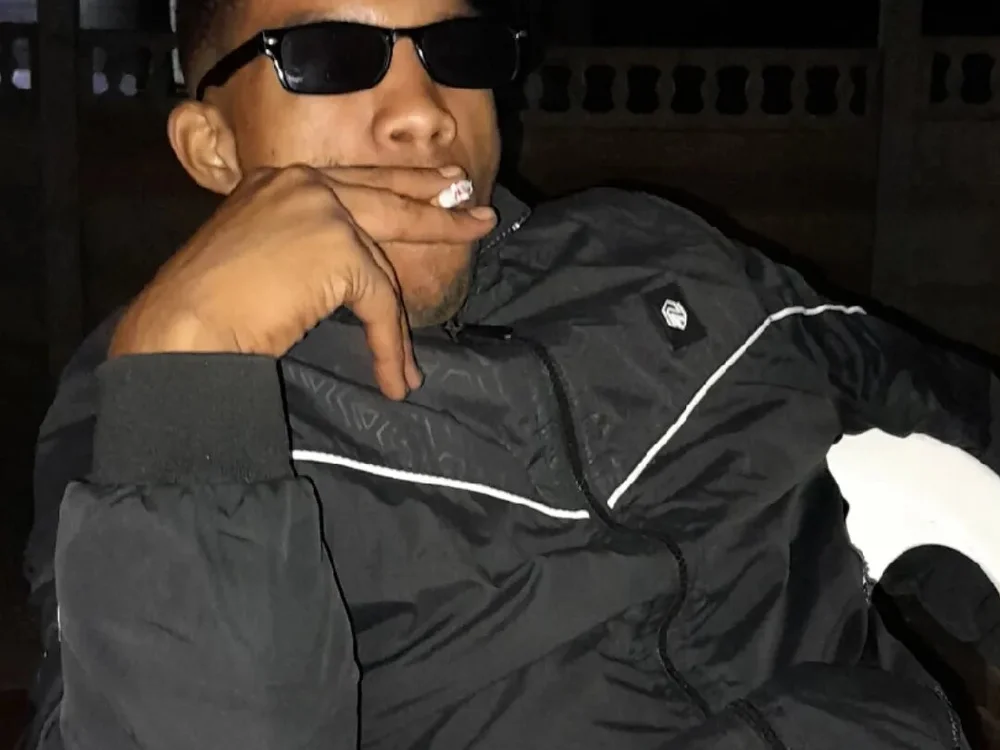 johnnyboi01 offline chatrum
