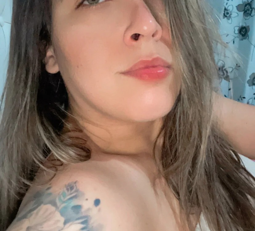 isadora437 cam model