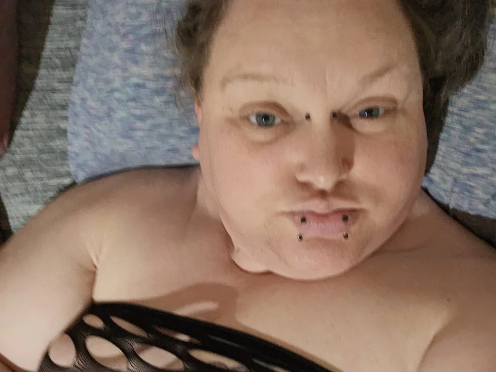 Kinkybbwfreak84's Offline Chat Room