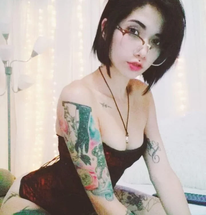 Zura_cake's Offline XXX Chat