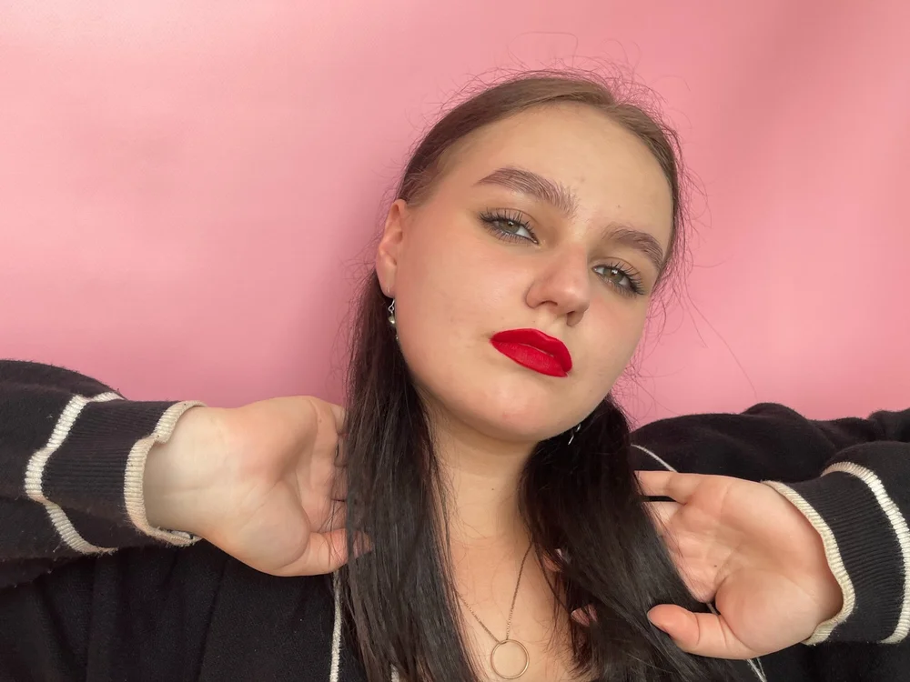 ZaraAmber's Offline Chat Room