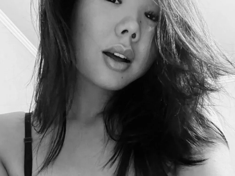 Kiyana_Yan's Offline XXX Chat