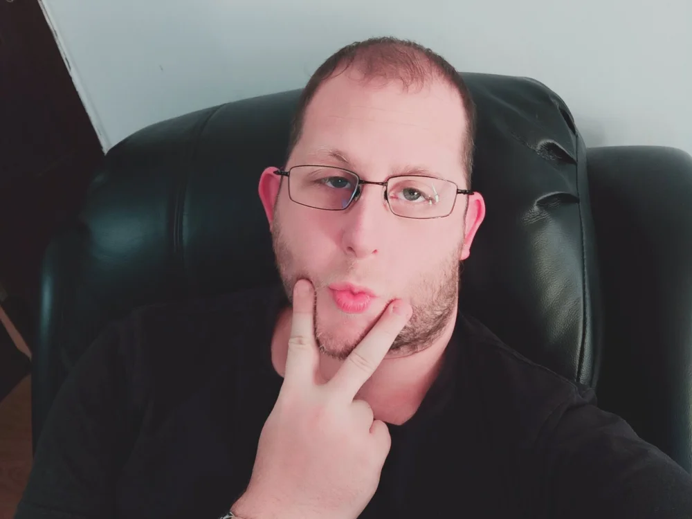 straightbutbent's Offline Chat Room