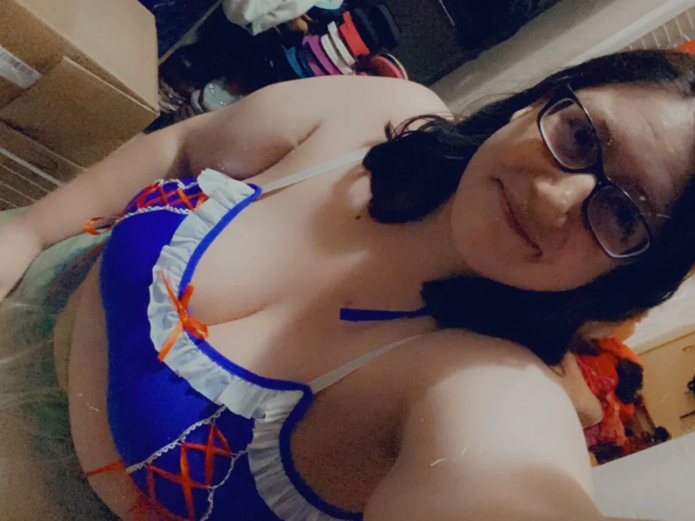 PrincessNeedsPraise's Offline Chat Room