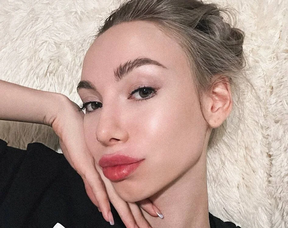 HollyBiirch's Offline XXX Chat