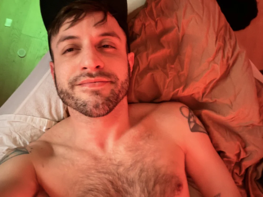 bent0verNYC's Offline Chat Room