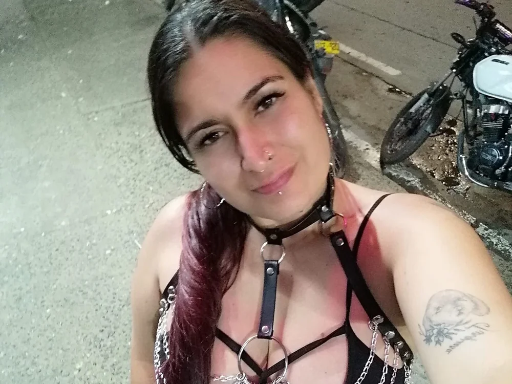 ArtemisaFoxx offline XXX-chat