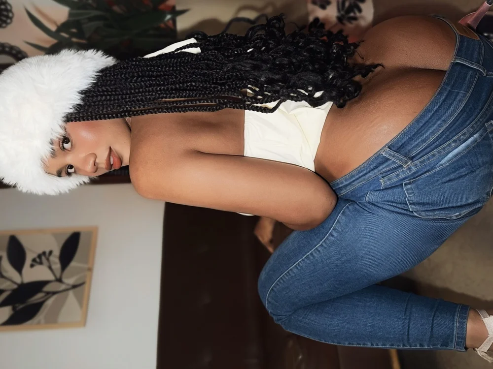 Hilaryebony_'s Offline XXX Chat