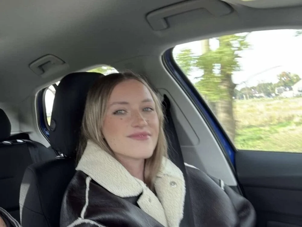 EvelynBlond's Live XXX Chat