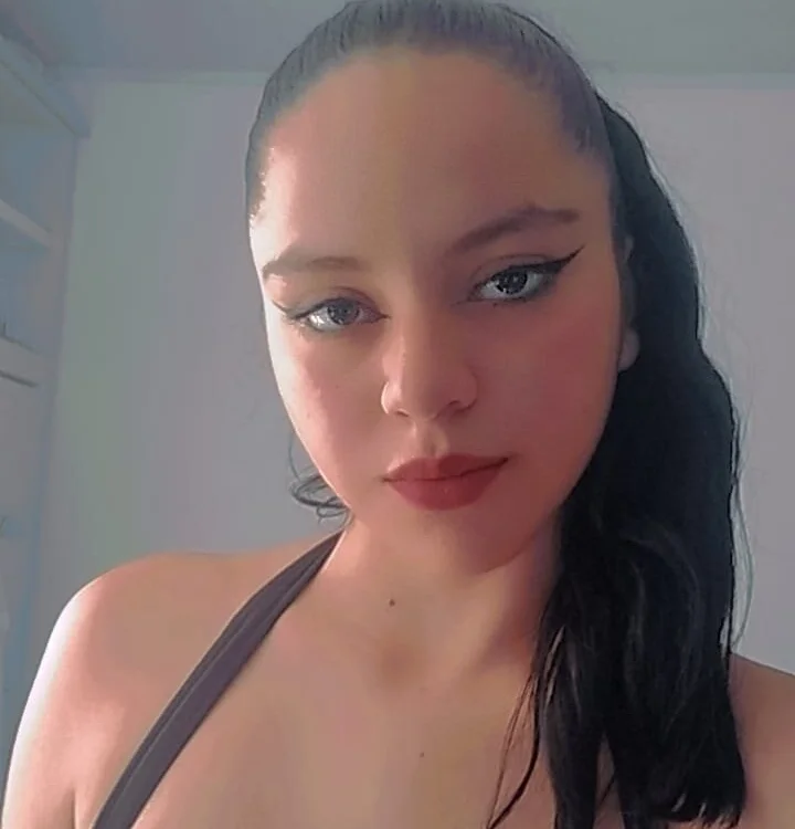 Lizz_Gomez's Offline XXX Chat