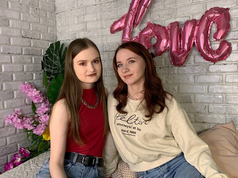 ViolettKatson's Offline Chat Room