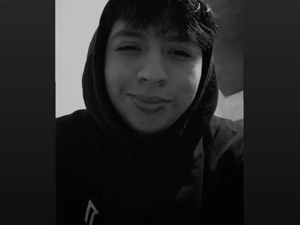 Danielito_25's Offline Chat Room