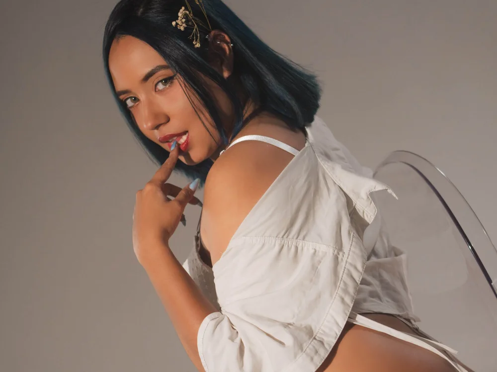 Valeriilunaa's Offline Chat Room