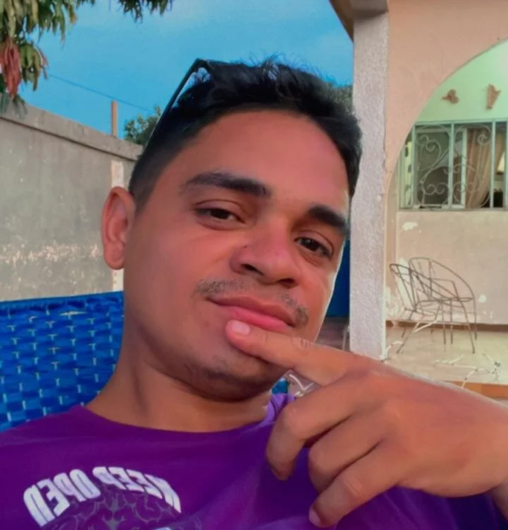 Dluis55's Offline Chat Room