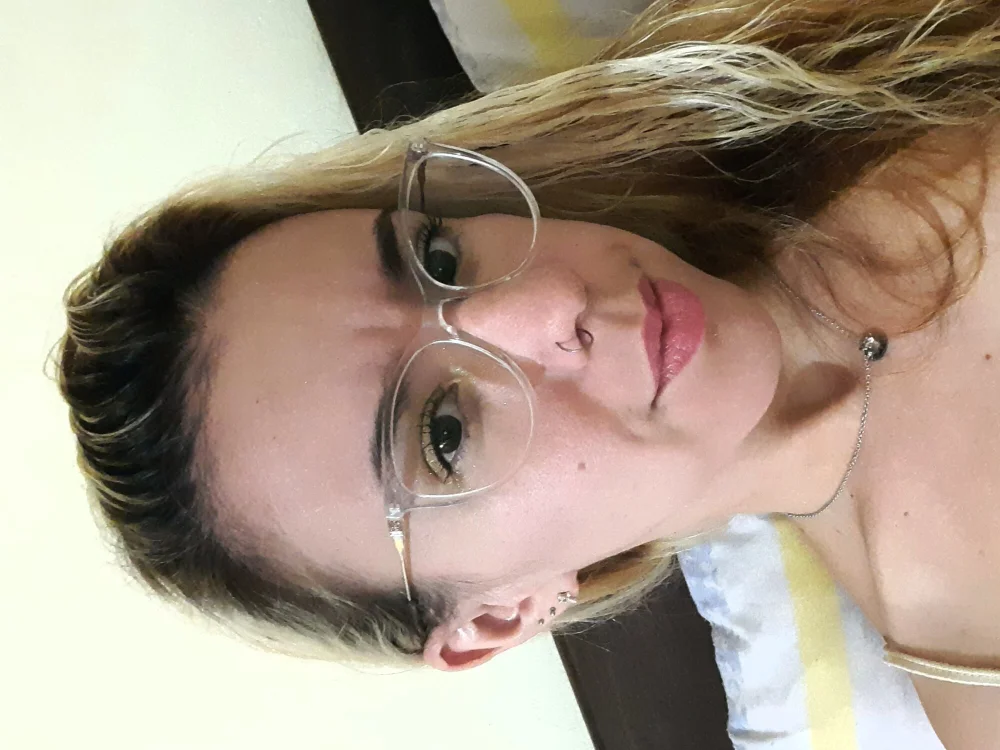 Mafer-Lorena's Offline Chat Room