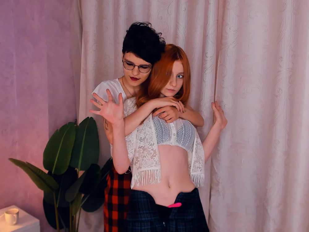 MaeAlsbrook's Offline Chat Room