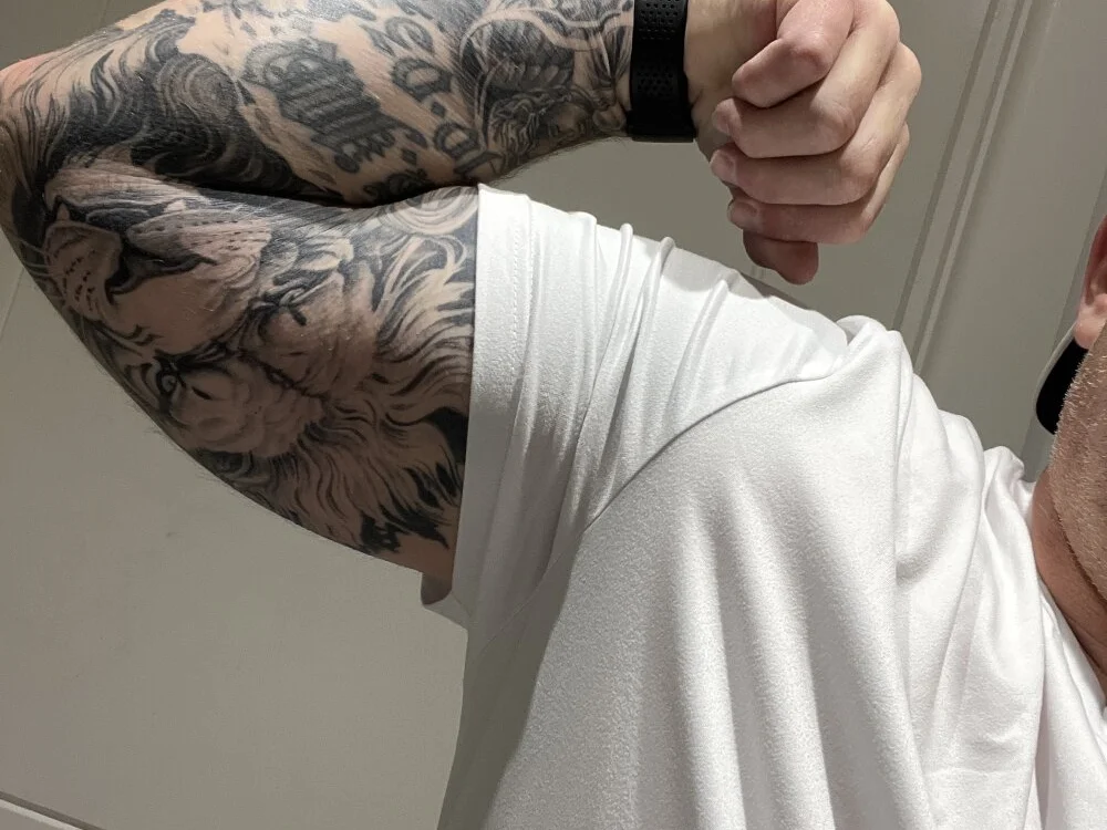 mrlovinhusband's Offline XXX Chat