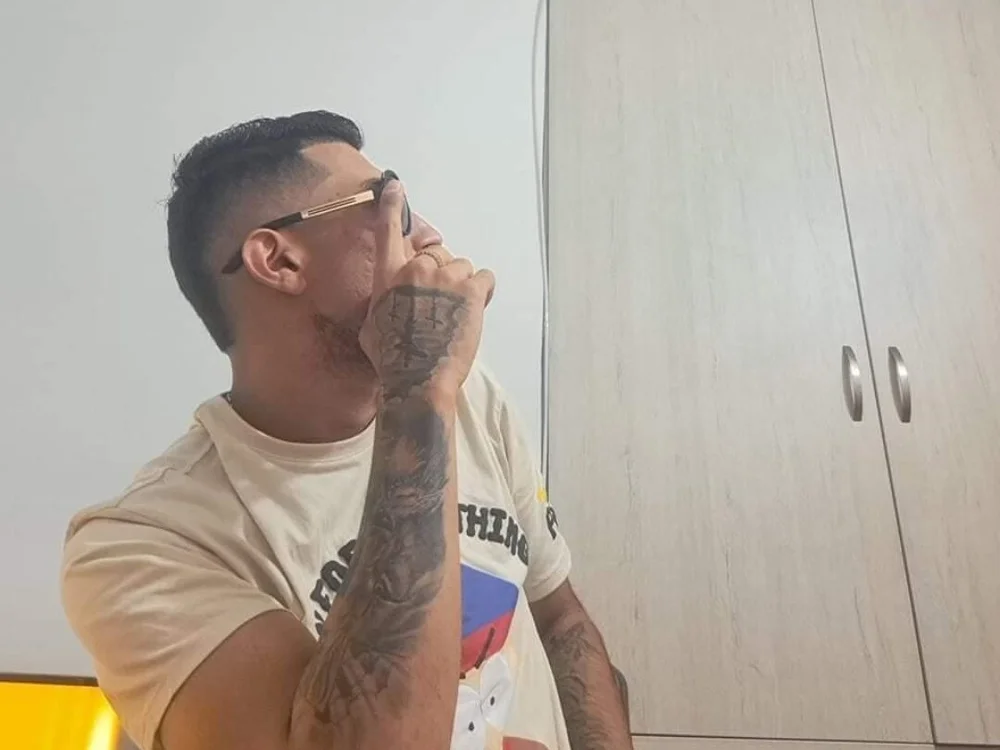 lossucios07's Offline Chat Room