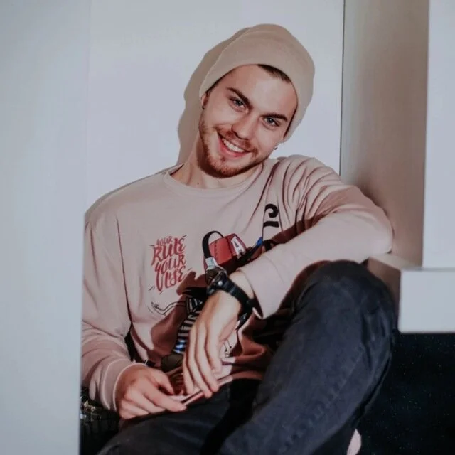 test_models' Offline Chat Room