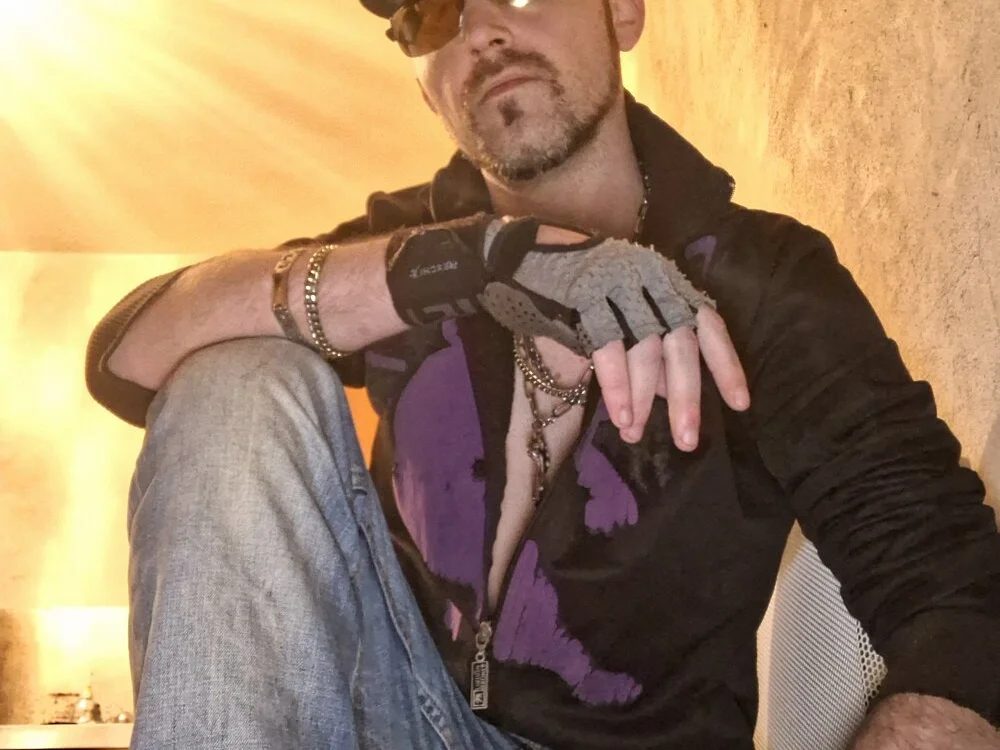 دردشة SwatRocShy الجنسية دون اتصال