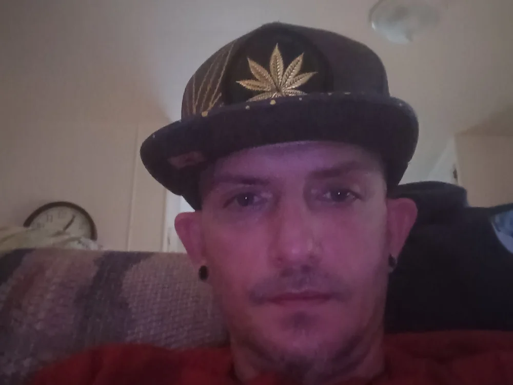 Hellmethead420's Offline Chat Room