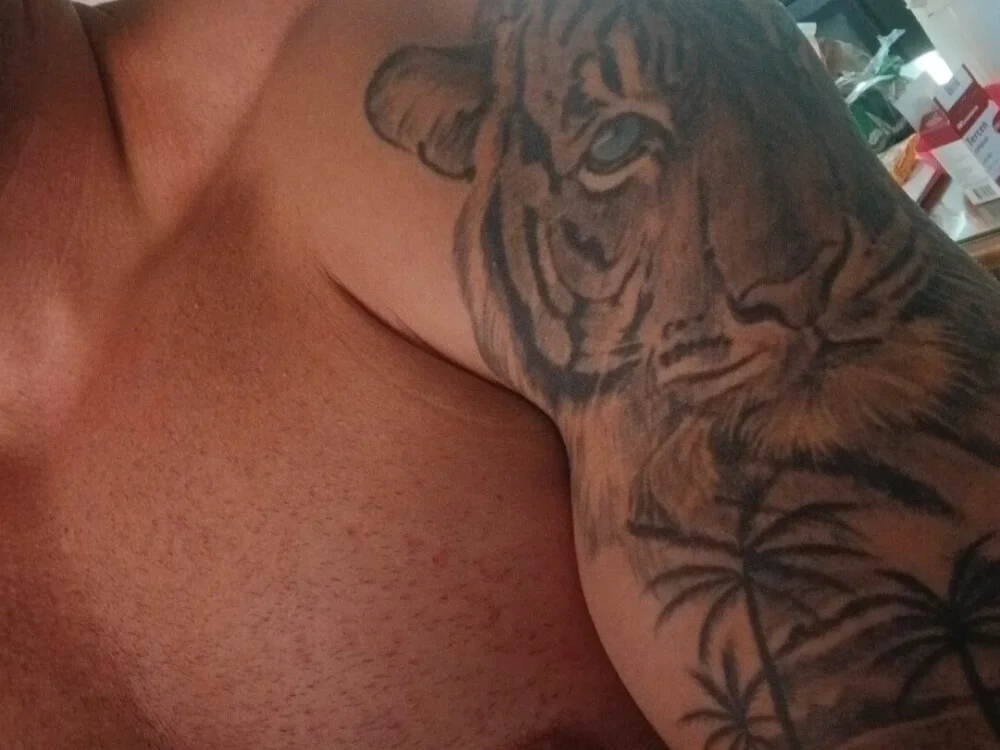 Offline XXX chat modela branco_maromba_pirocudo