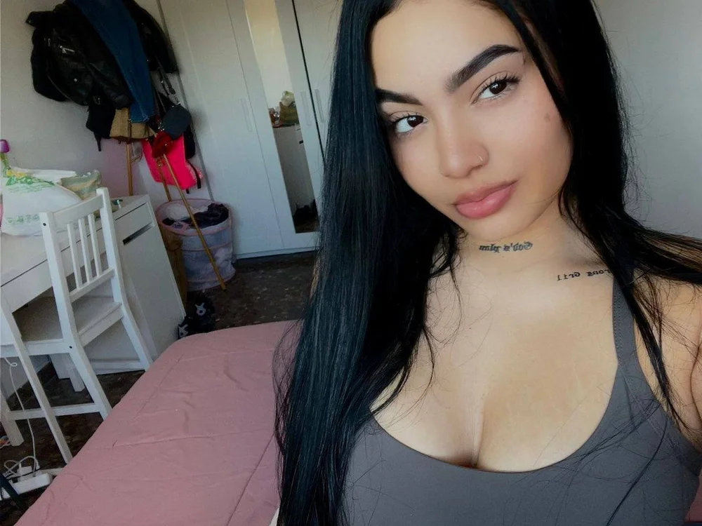 AlisaVelvet's Offline Chat Room