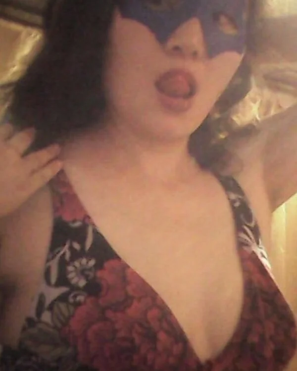 GoldenLady777's Offline XXX Chat