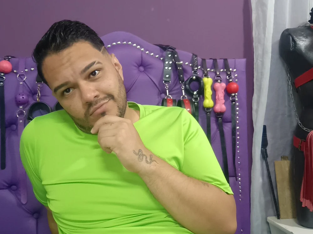 Offline XXX chat modela Alejandro_bdsm