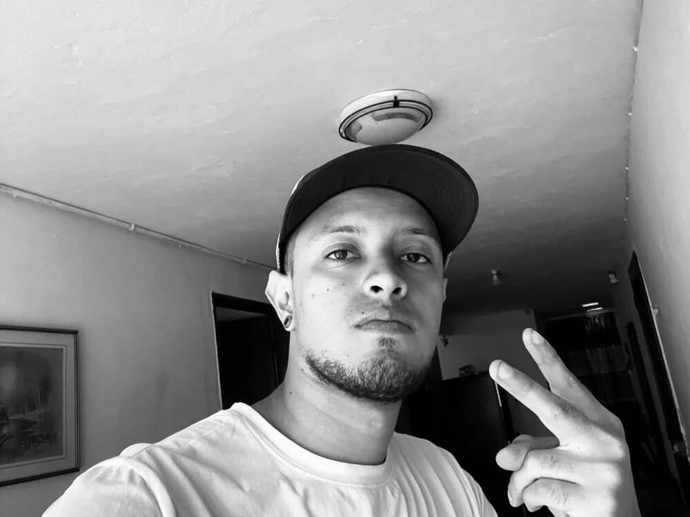 StativeRich: συνομιλία ΧΧΧ εκτός σύνδεσης