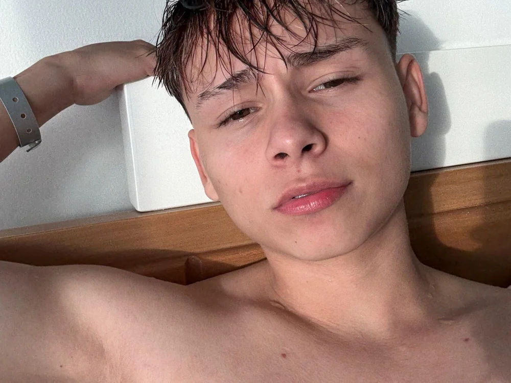hot_sweetboy_ offline chatrum