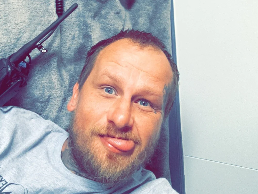 Goldenchild1981's Offline Chat Room