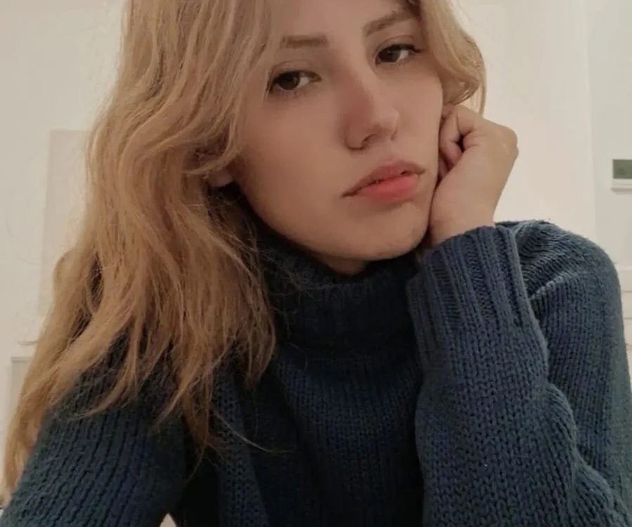 annroussse's Offline Chat Room