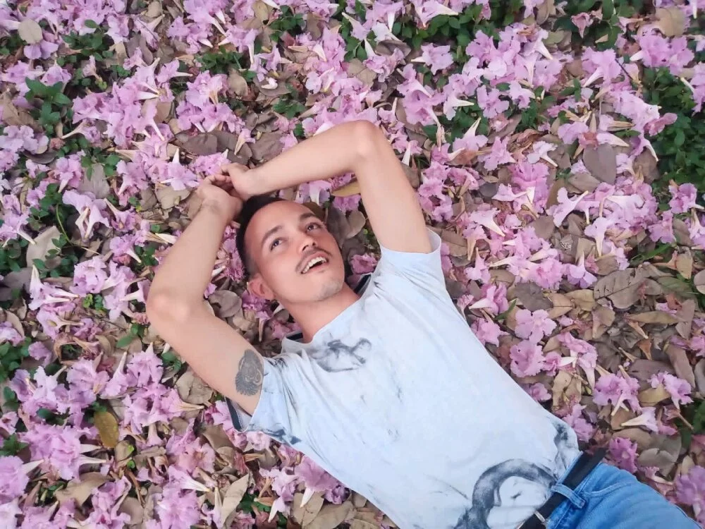 Dustin_Moka offline XXX-chat