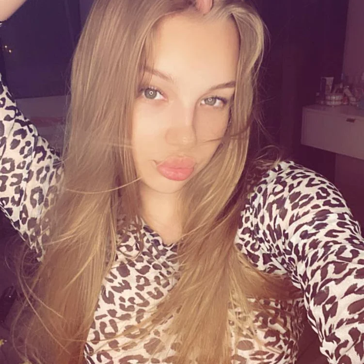 A_DreE Chat XXX offline