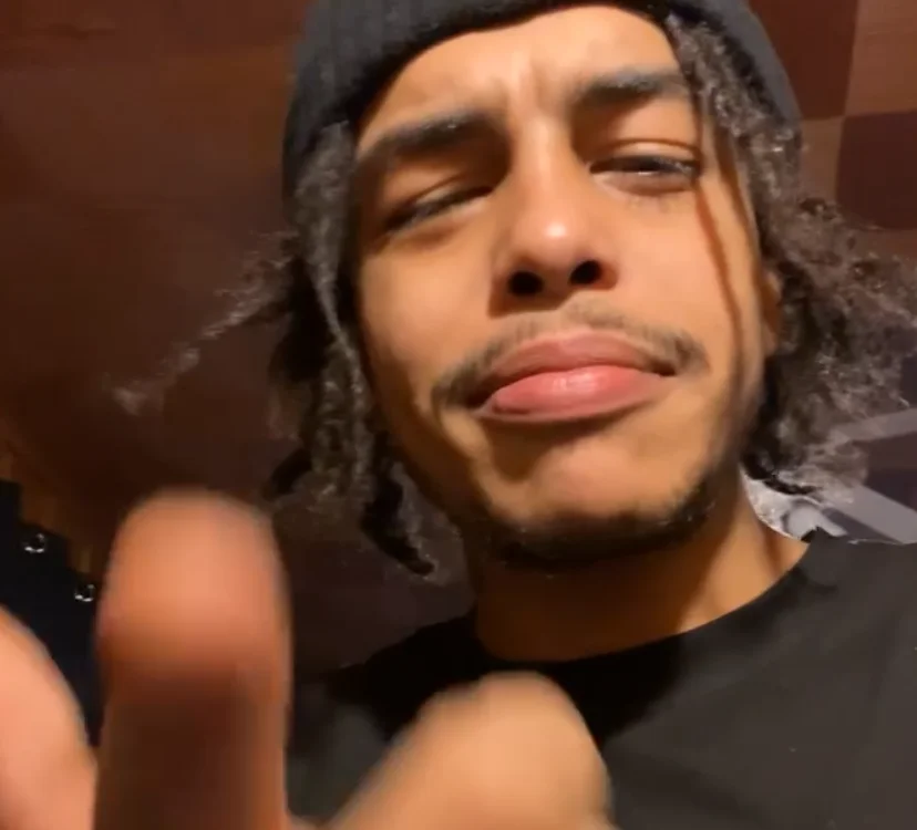 bkigdick225's Offline XXX Chat