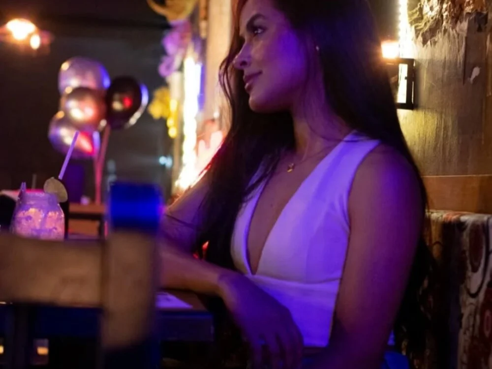 alizza_ Offline XXX-Chat