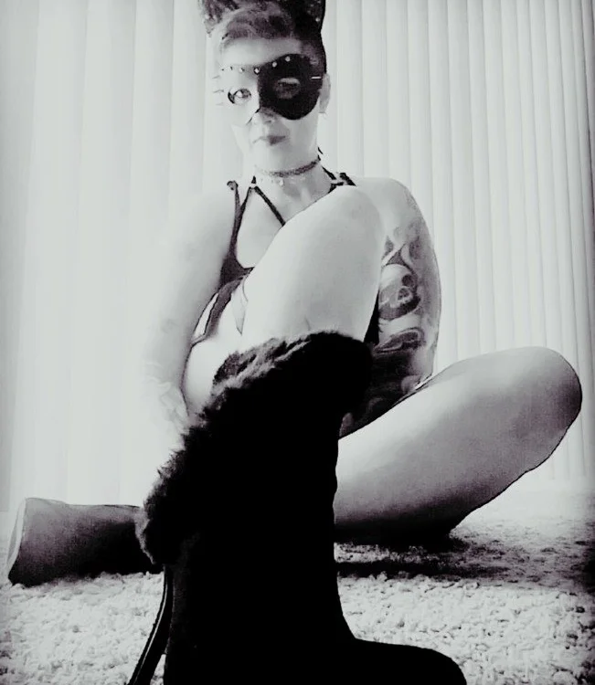 SatansGoddess_ offline chatrum