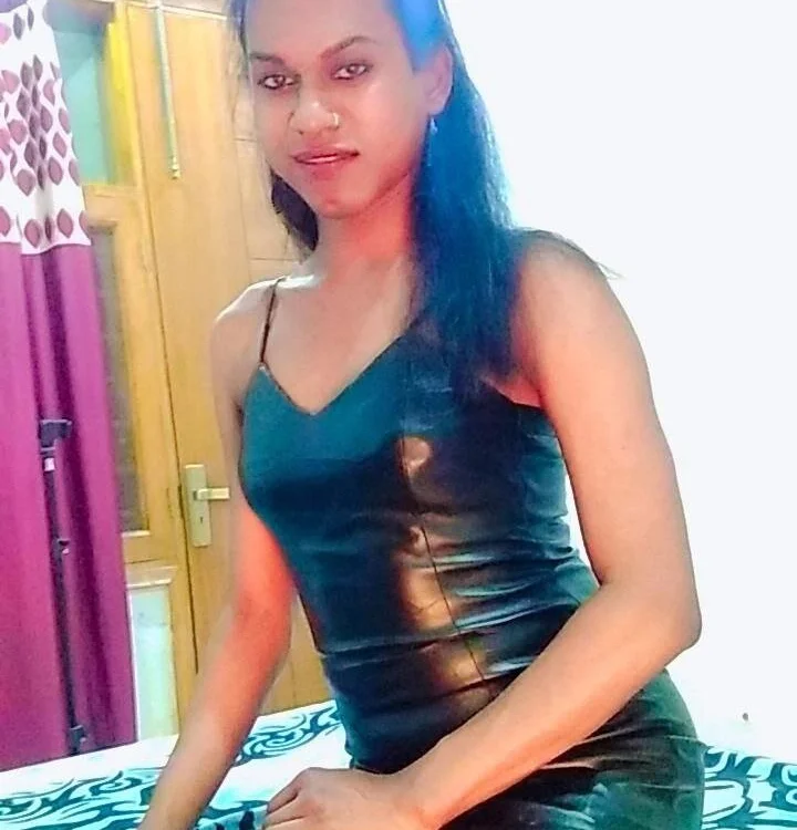 Nisha555 Adlı Modelin Çevrimdışı XXX Sohbeti